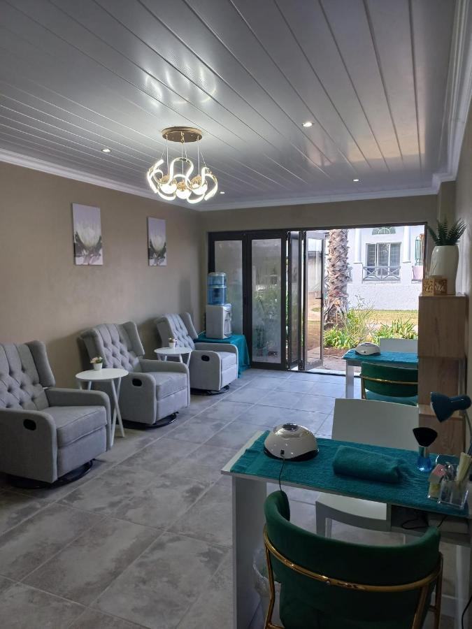 St Eve Lodge & Spa Bloemfontein Extérieur photo