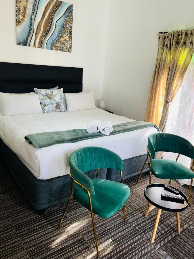 St Eve Lodge & Spa Bloemfontein Extérieur photo
