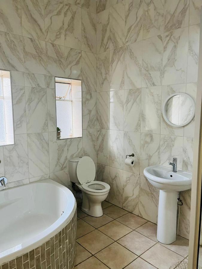 St Eve Lodge & Spa Bloemfontein Extérieur photo