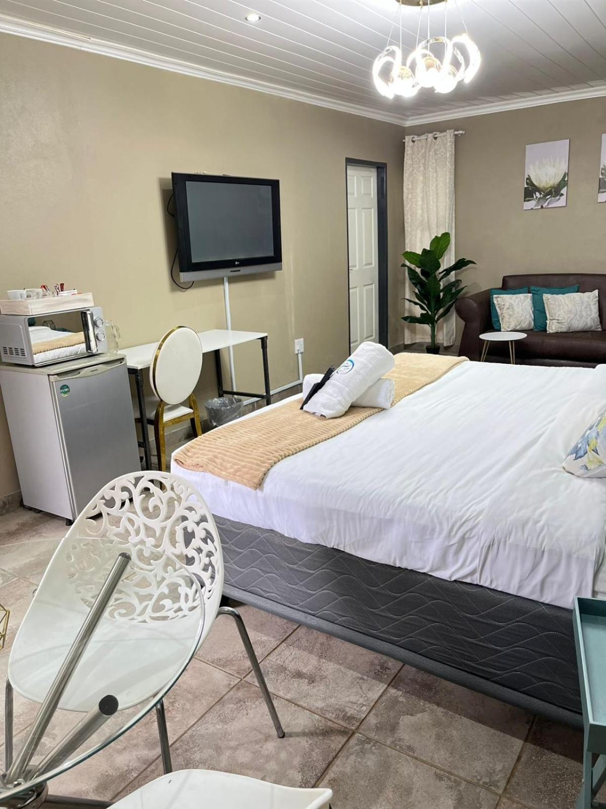 St Eve Lodge & Spa Bloemfontein Extérieur photo