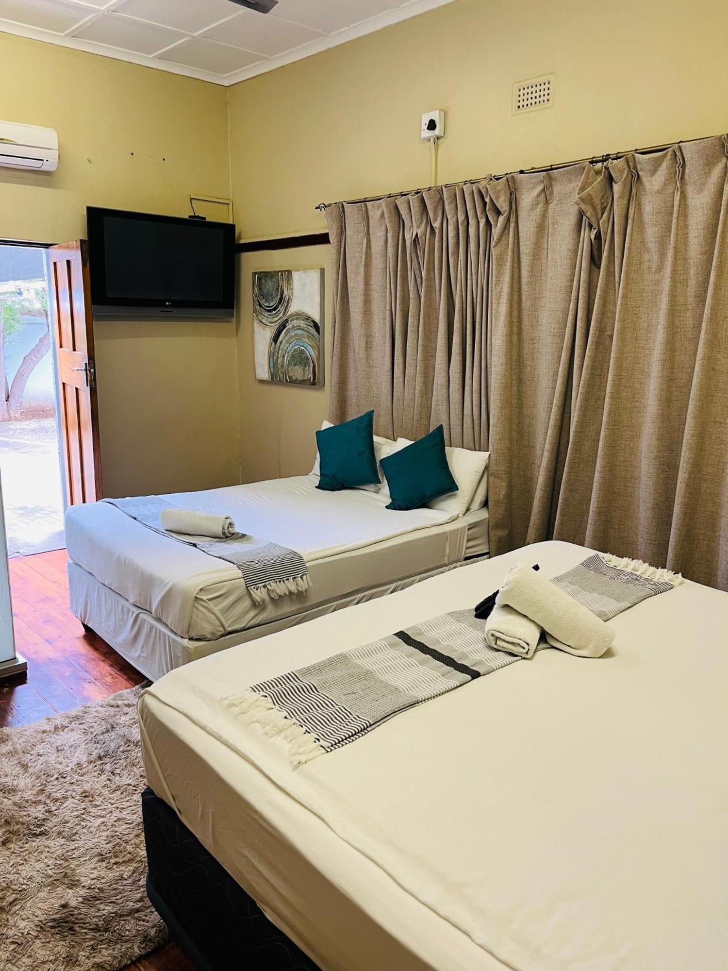 St Eve Lodge & Spa Bloemfontein Extérieur photo