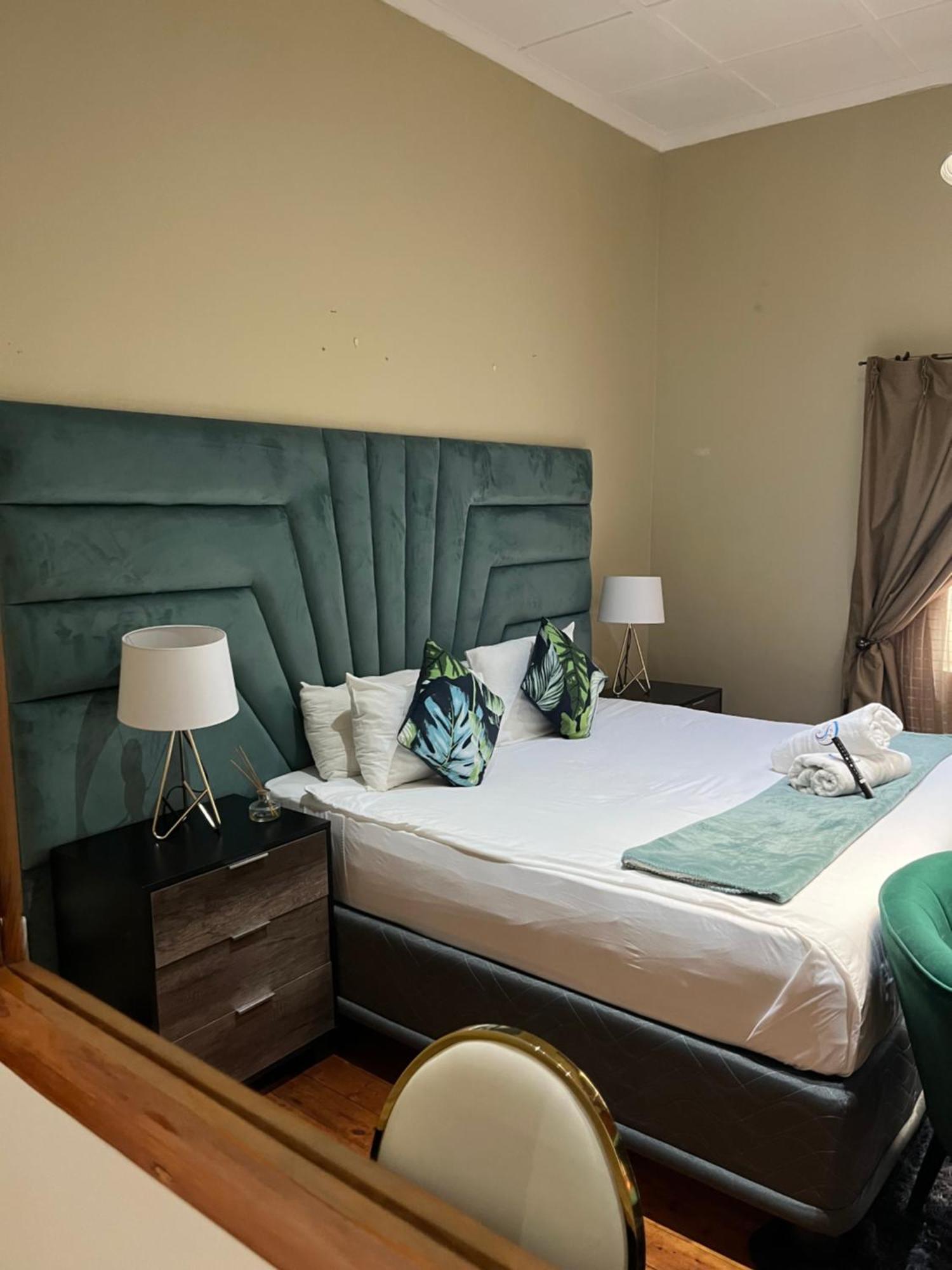 St Eve Lodge & Spa Bloemfontein Extérieur photo