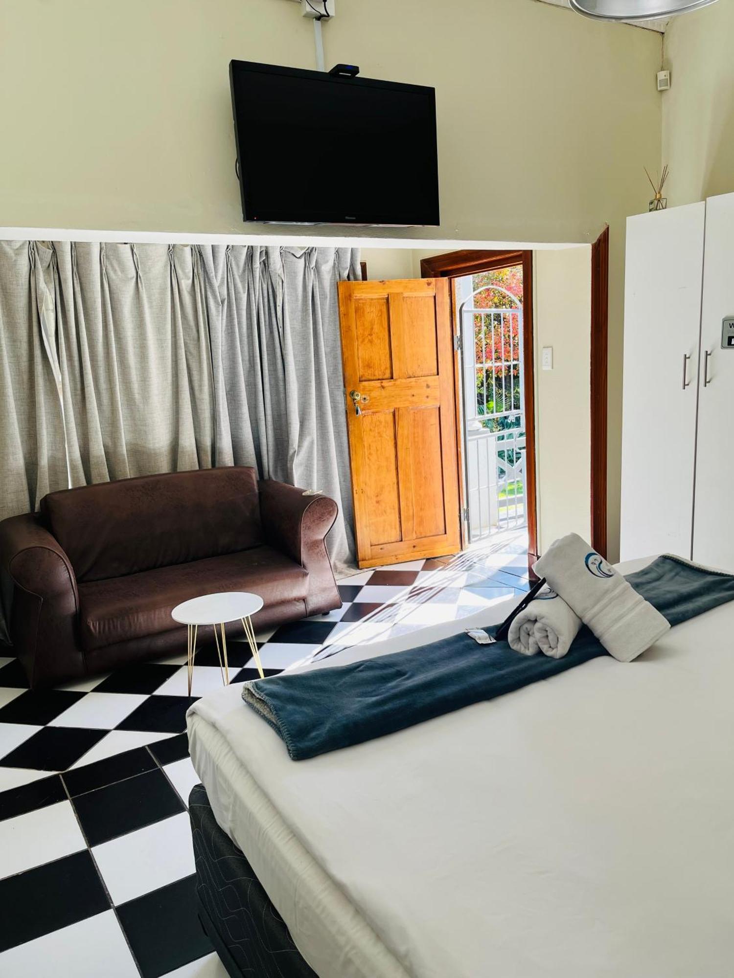 St Eve Lodge & Spa Bloemfontein Extérieur photo
