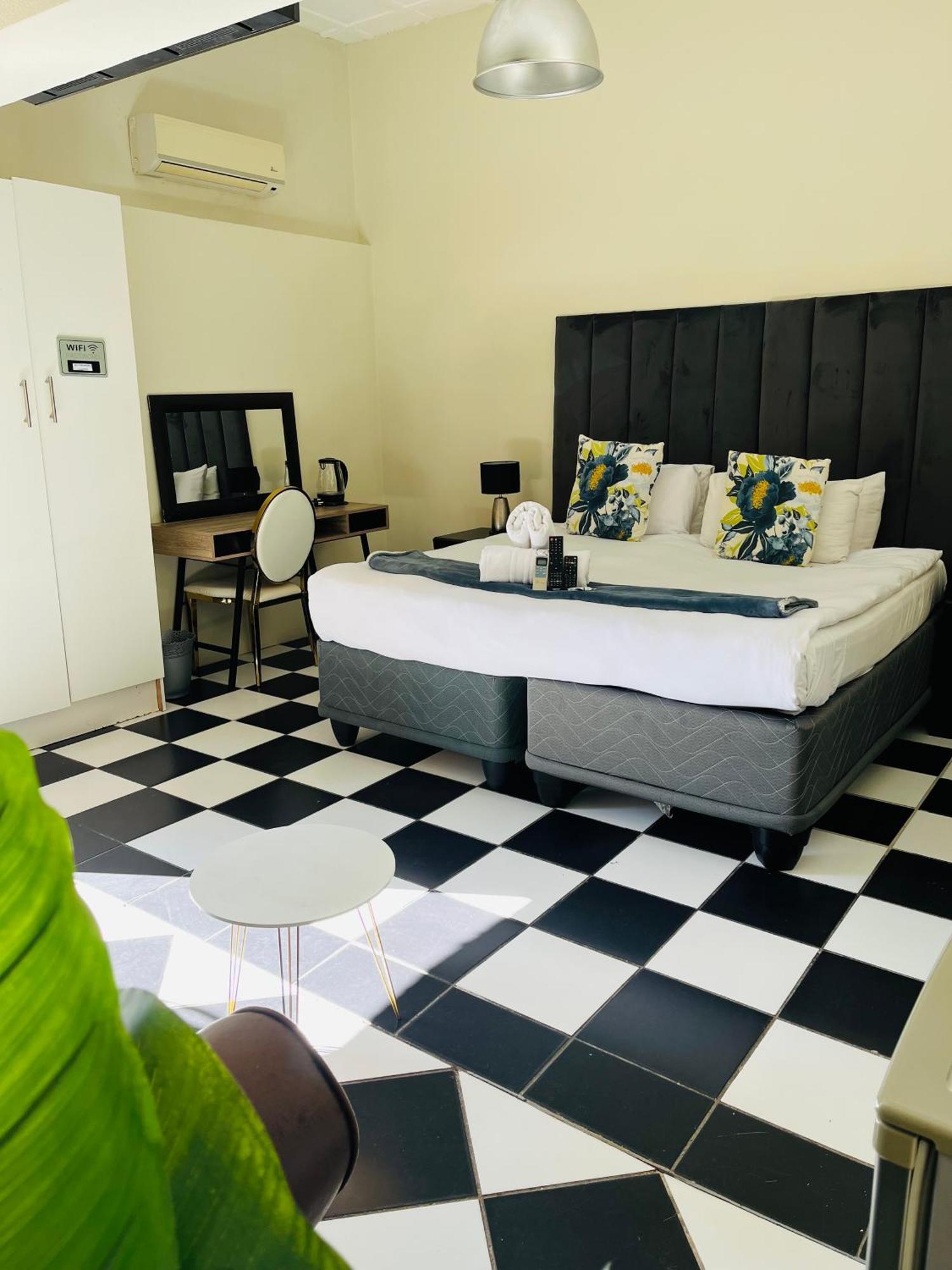 St Eve Lodge & Spa Bloemfontein Extérieur photo